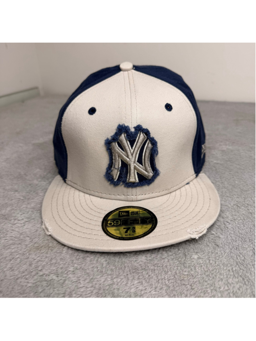 New Era 59FIFTY New York Yankees Distressed Trucker Fitted Hat Black Size 7 1/2